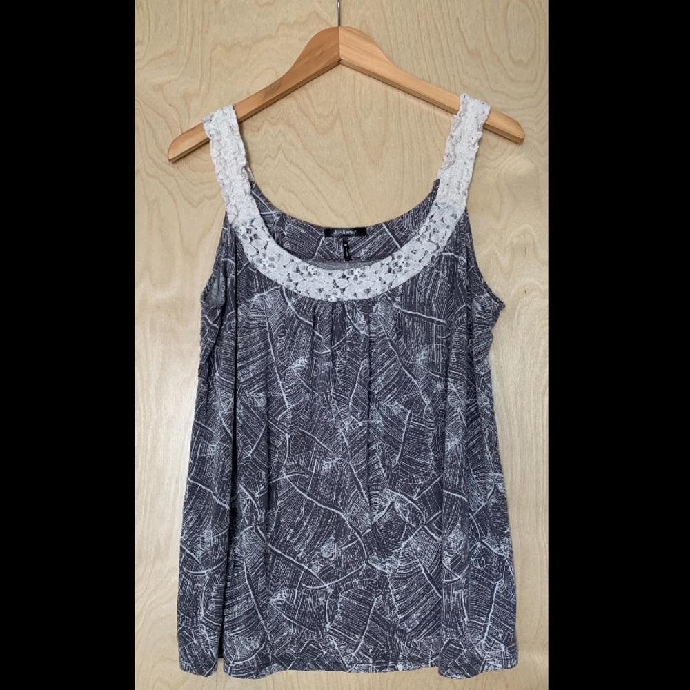 3/$15 Daisy Fuentes shirt sz XL